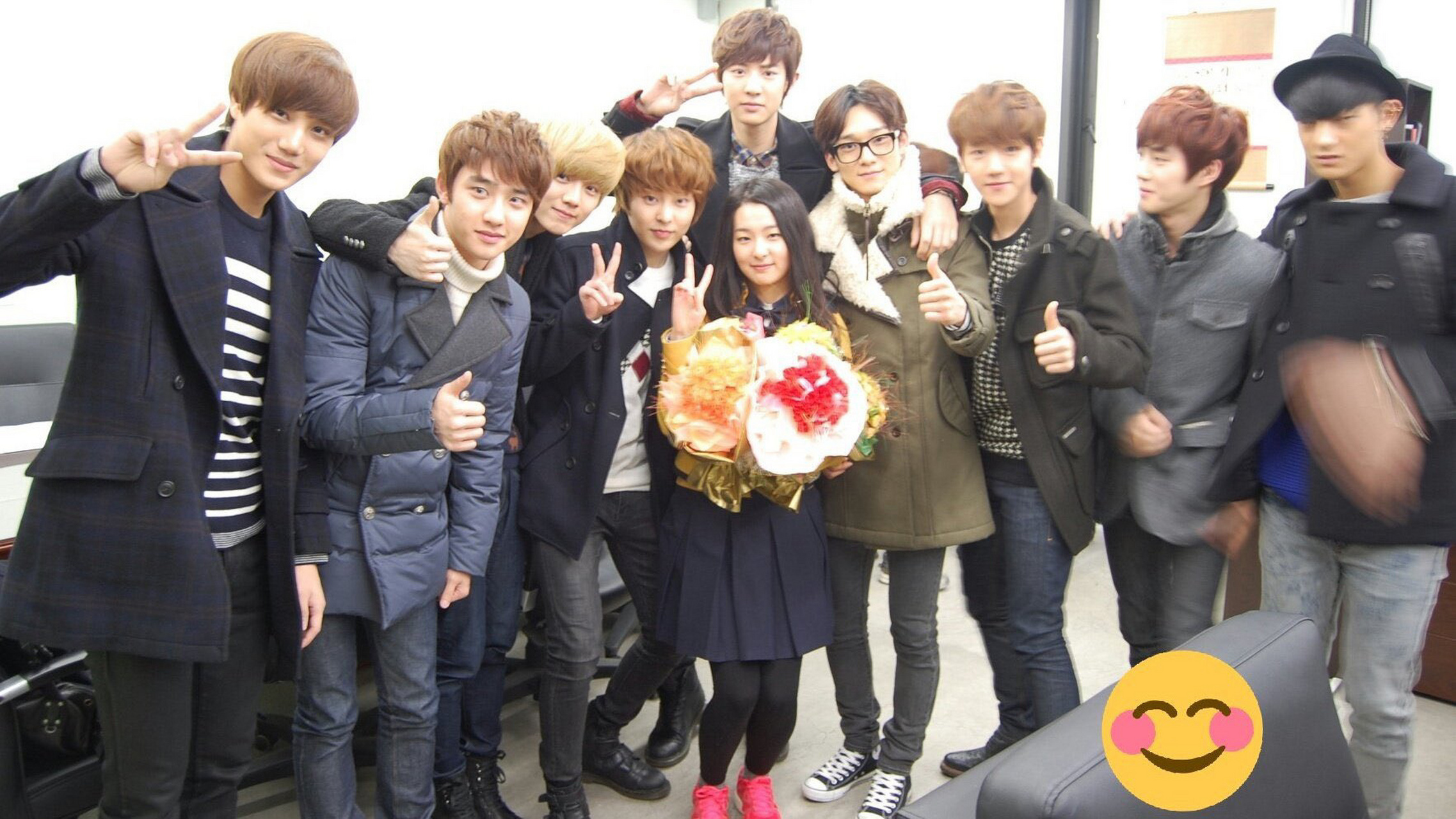 考古考到一张涩琪和exo的毕业合照 #exo# #exo# #涩琪# #姜涩琪# #red