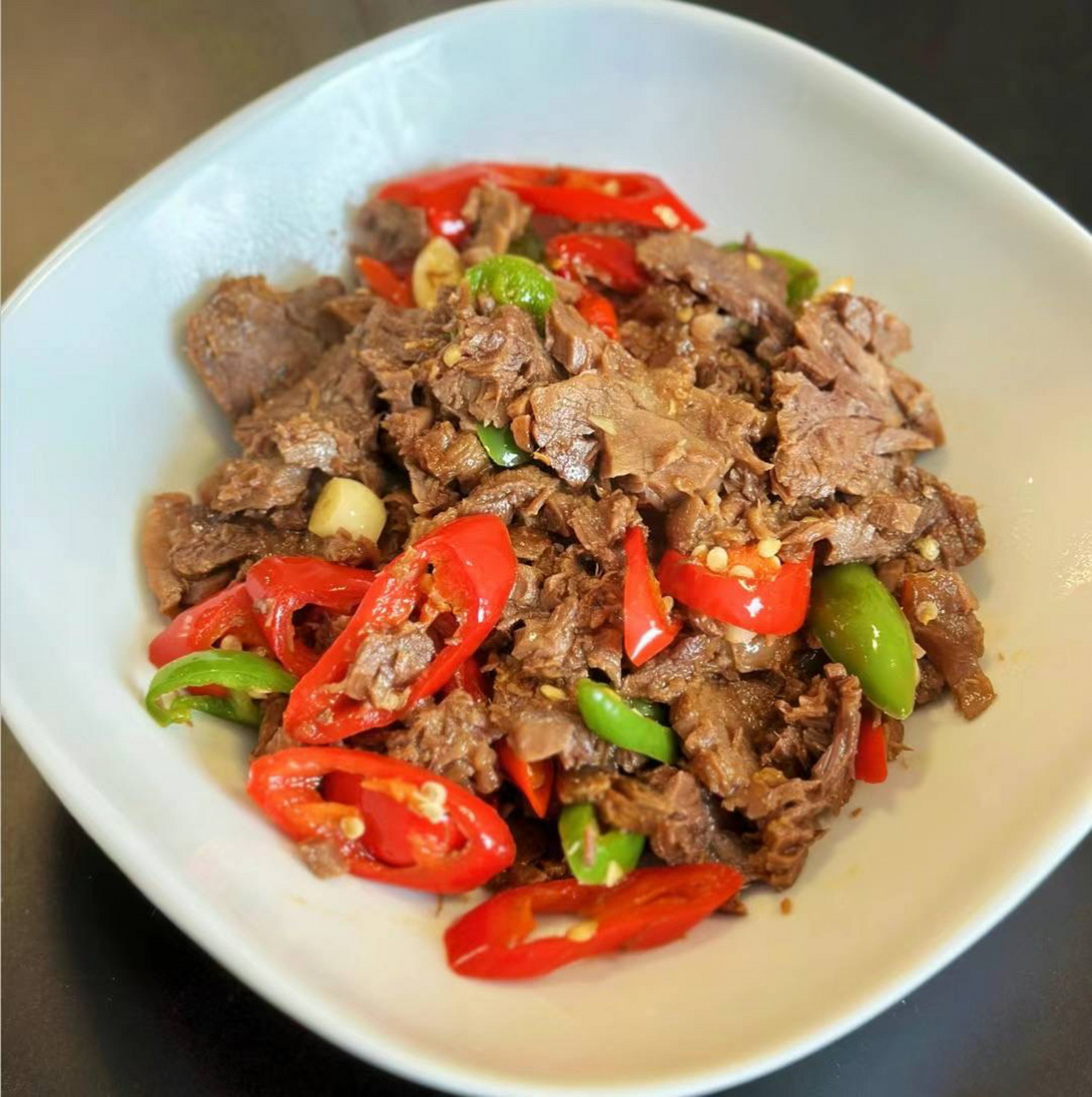 9297食谱分享|辣炒卤牛肉 步骤: 16615卤牛肉放凉后切片,青红