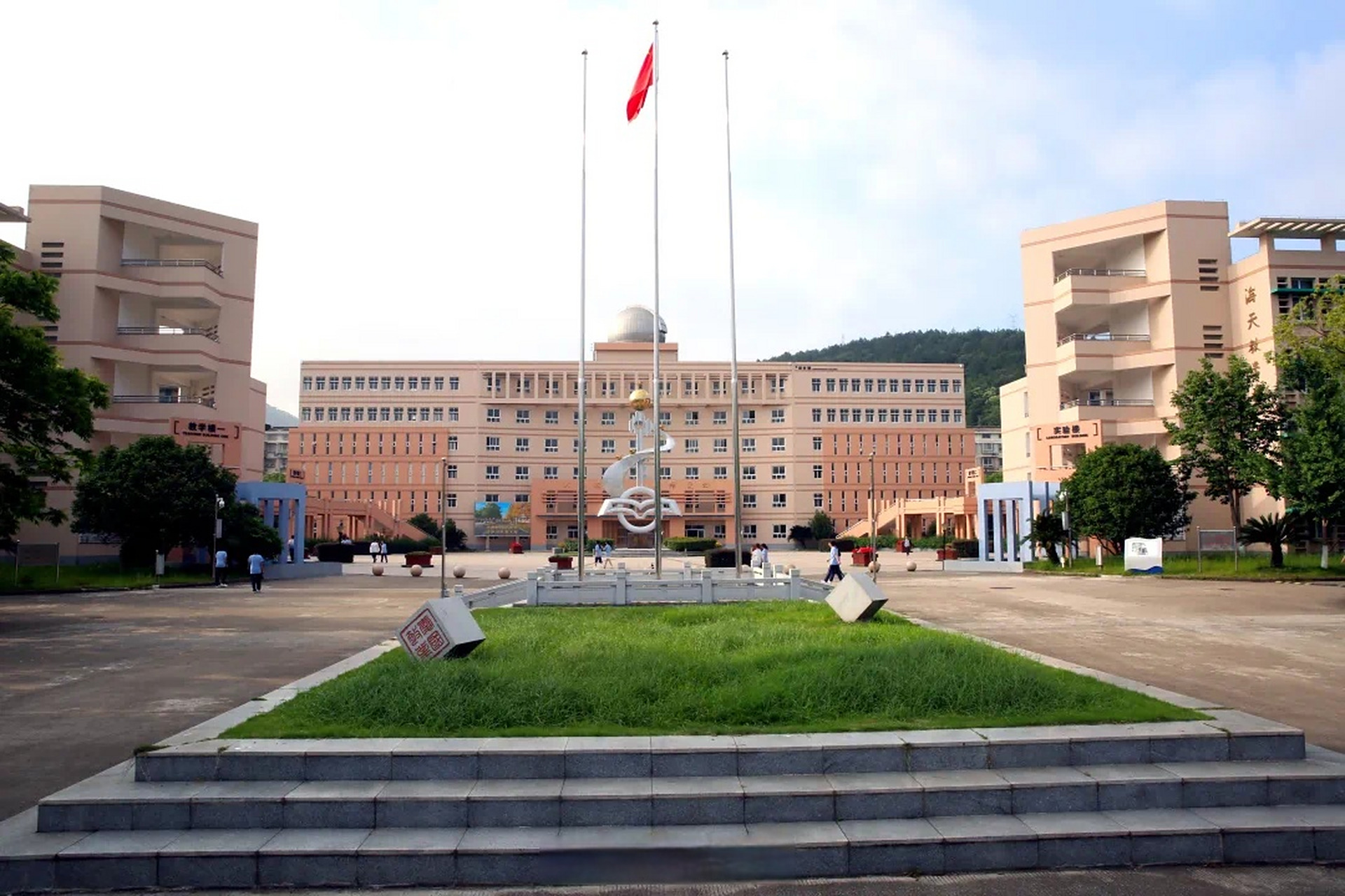 时隔8年,大榭中学恢复高中部招生】近日,从区教育局了解到,根据《关于