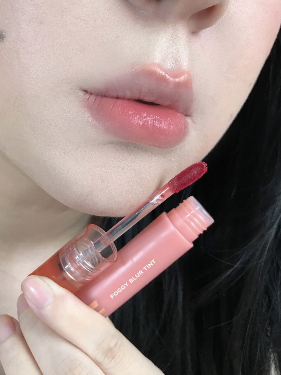 不嫩顺着网线来找我9099holika新品 新出的这个水雾唇釉哦 色号03