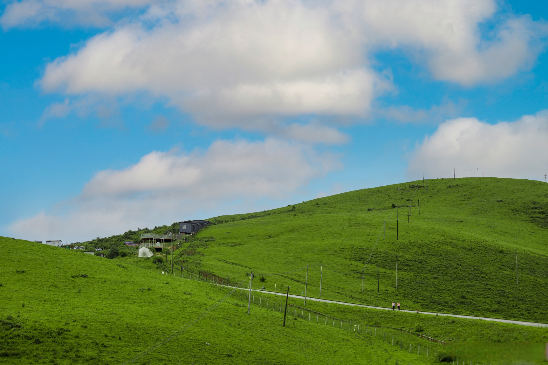 中秋游腾冲#【邂后腾冲的初秋——游东山草场】东山草场,被许多人称