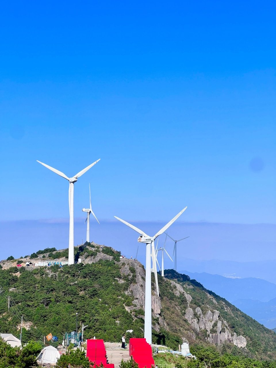 心心念念的括苍山终于打卡啦, 虽然爬坡很累  下坡捏废 但是风景真的