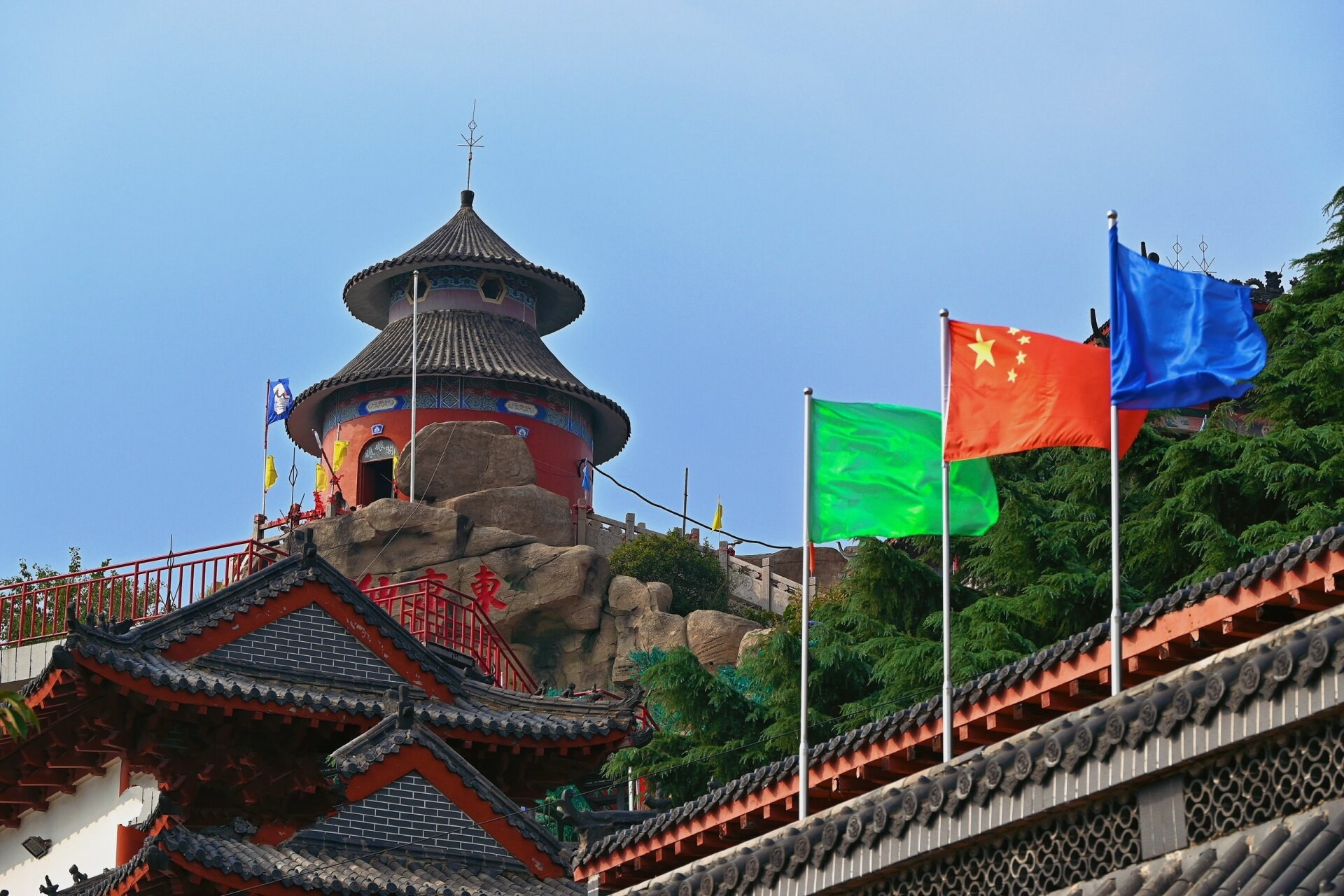 青岛东京山庙 92位置:位于青岛市即墨区,崂山北麓,三面环海的