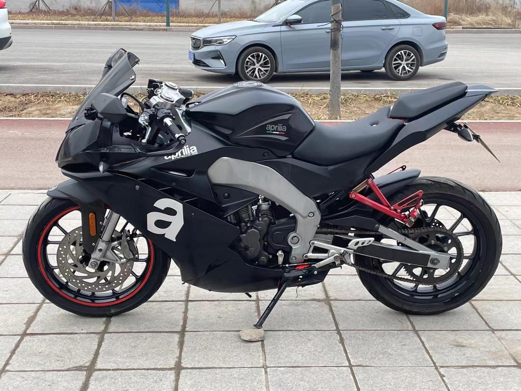 最新拿下16年登记上牌的阿普利亚gpr125改装多多成色完美