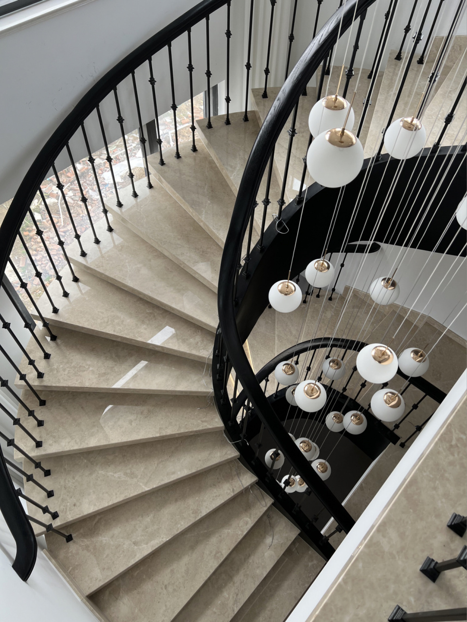 圆弧型的楼梯实拍照片秀一波