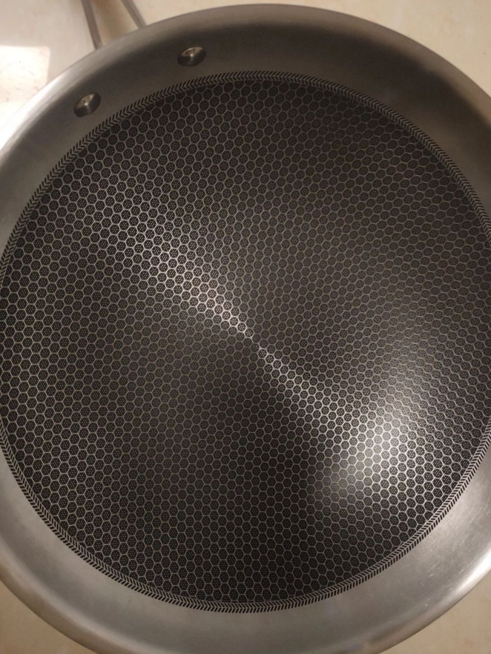 康巴赫蜂窝锅是涂层锅!