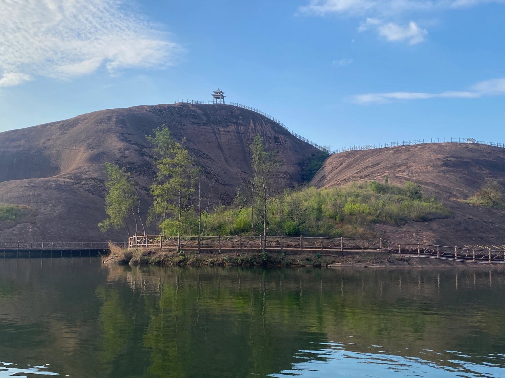 弋阳卧佛 一道风景