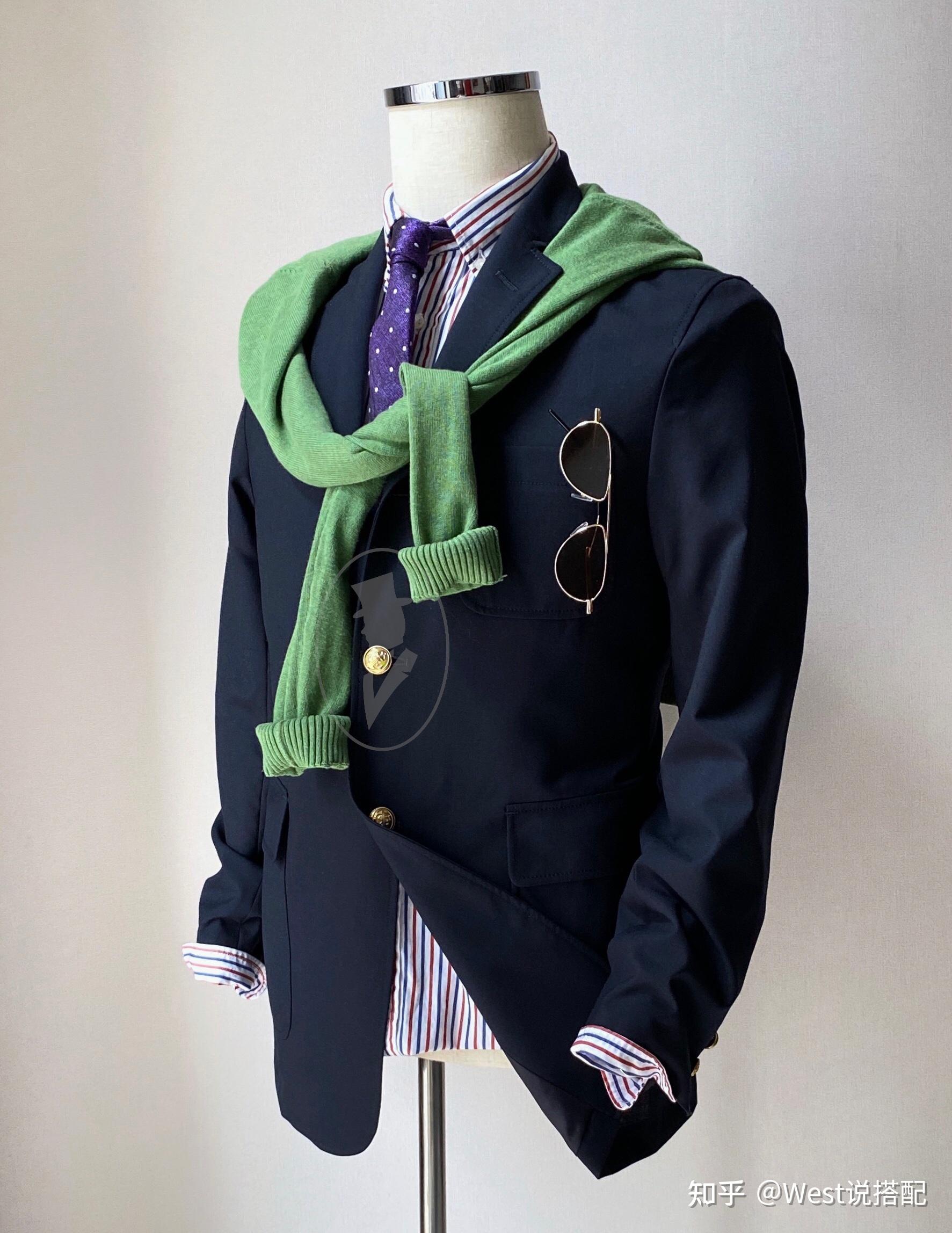 学校高三成人礼上男生的着装