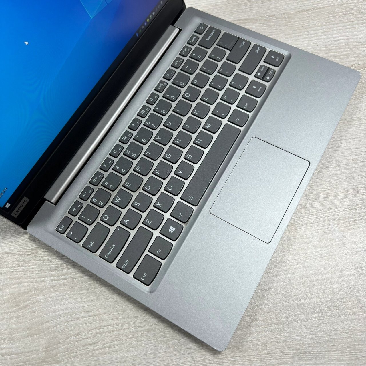 联想小新潮7000-13 i5-8250u处理器    8g内存77256g固态 /mx150/2g