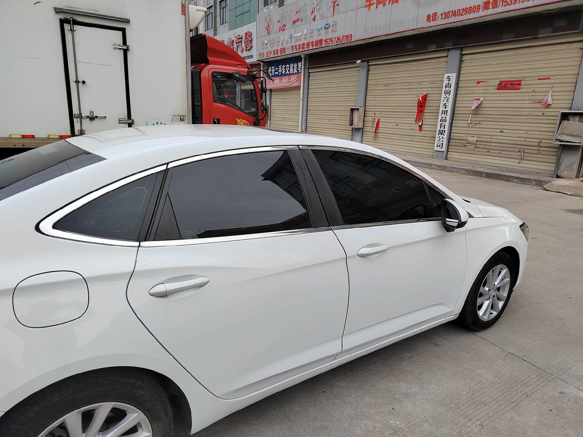 别克威朗全车装贴高隔热膜单项透视膜,外面看不里面,里面看外面很清晰