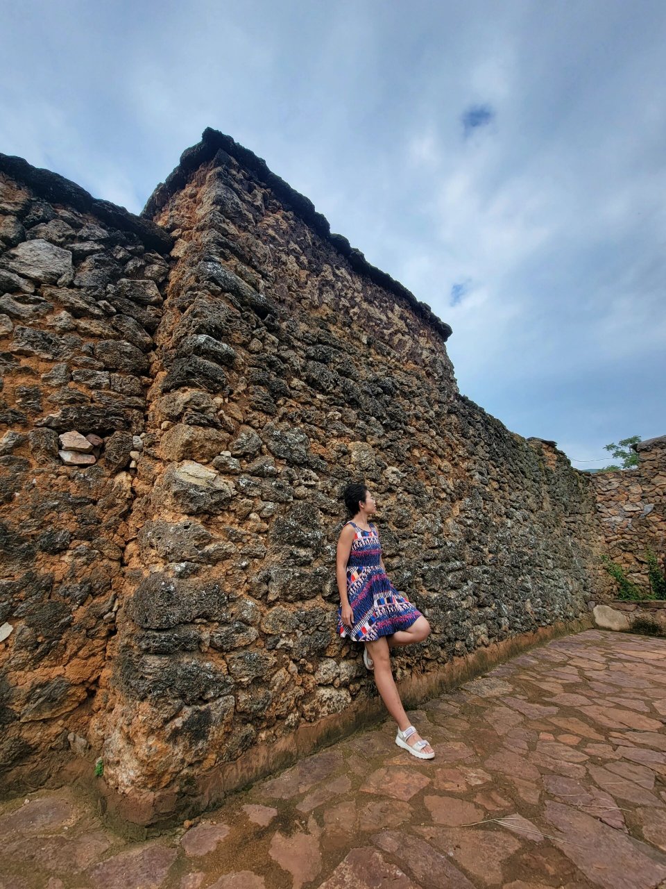 石屏老旭甸村‖化石村的传说 据说化石村的房子都是化石建的,这种引人