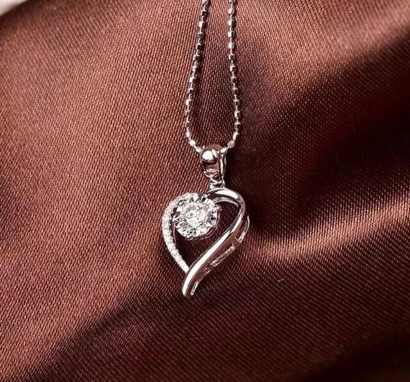 圆形,心形,水滴形.钻石吊坠都有这些寓意!