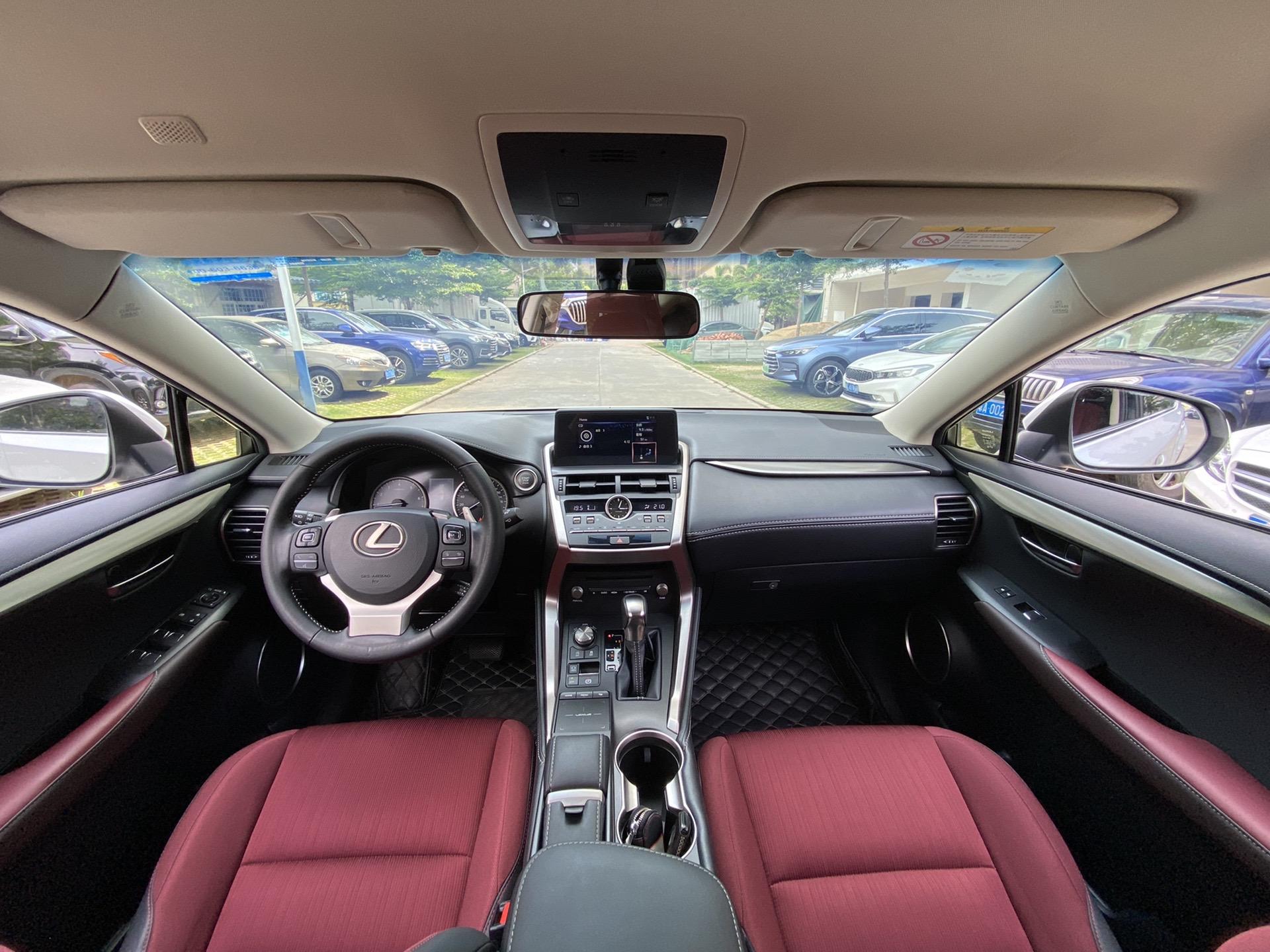 4万公里,原版原漆 内饰新新 一键启动,时钟 音响效果非常棒,真丝沙发