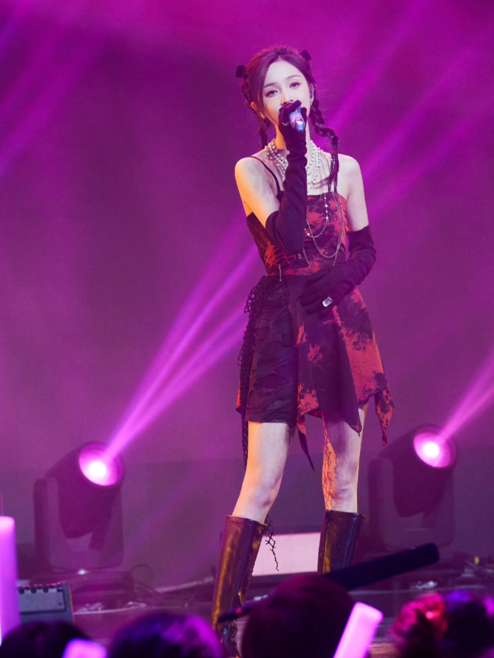 吴宣仪新年欢聚夜《rsvp 北卡蓝 pink blue sunset》三首连唱,甜美