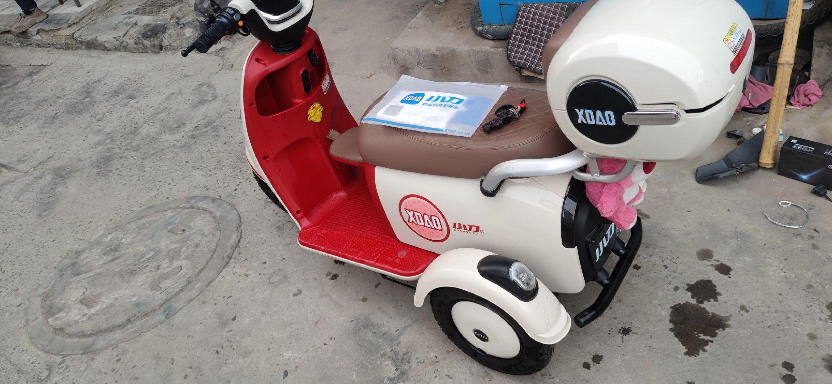 新到小刀新款电动三轮车,60v石墨烯,小姐姐一手车,新车快四千块,不到