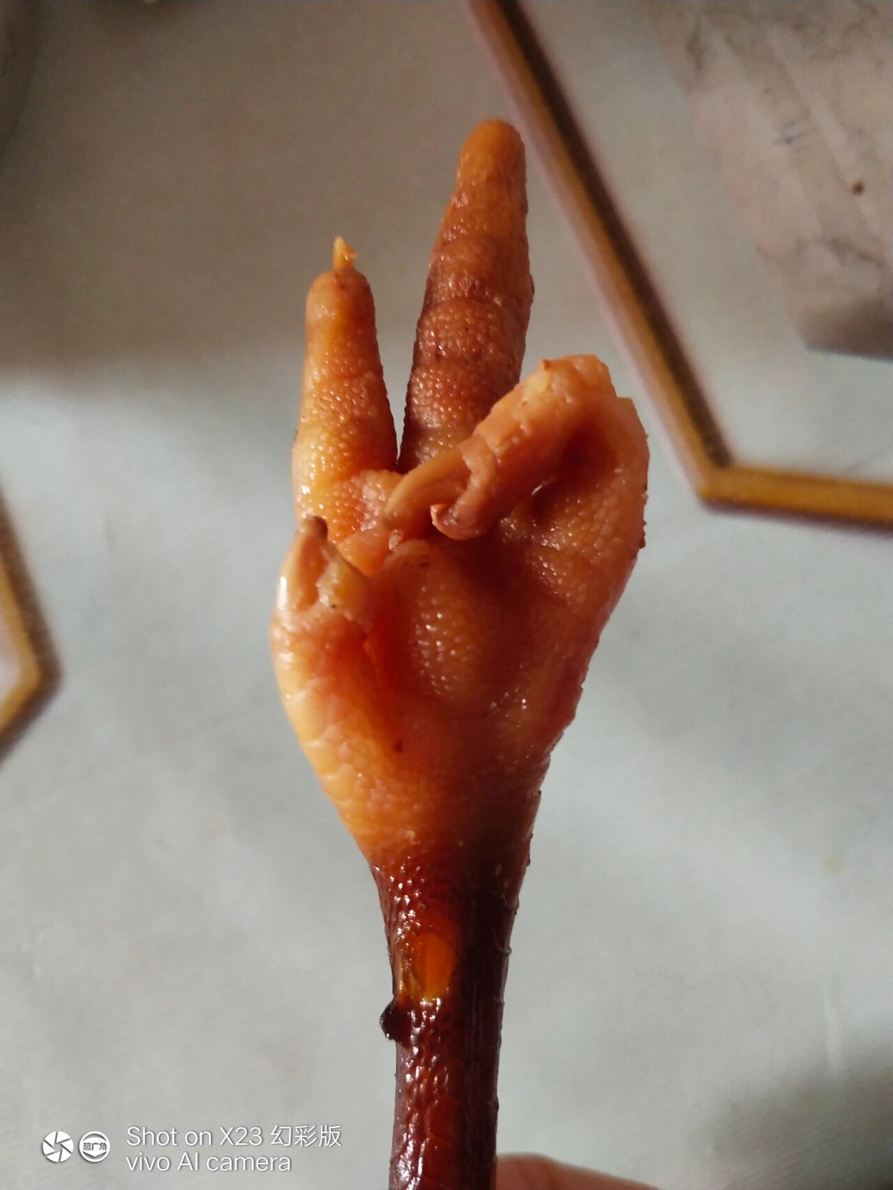 耶!鸡爪子还会比耶!这么神奇的鸡爪,我还是第一次见.