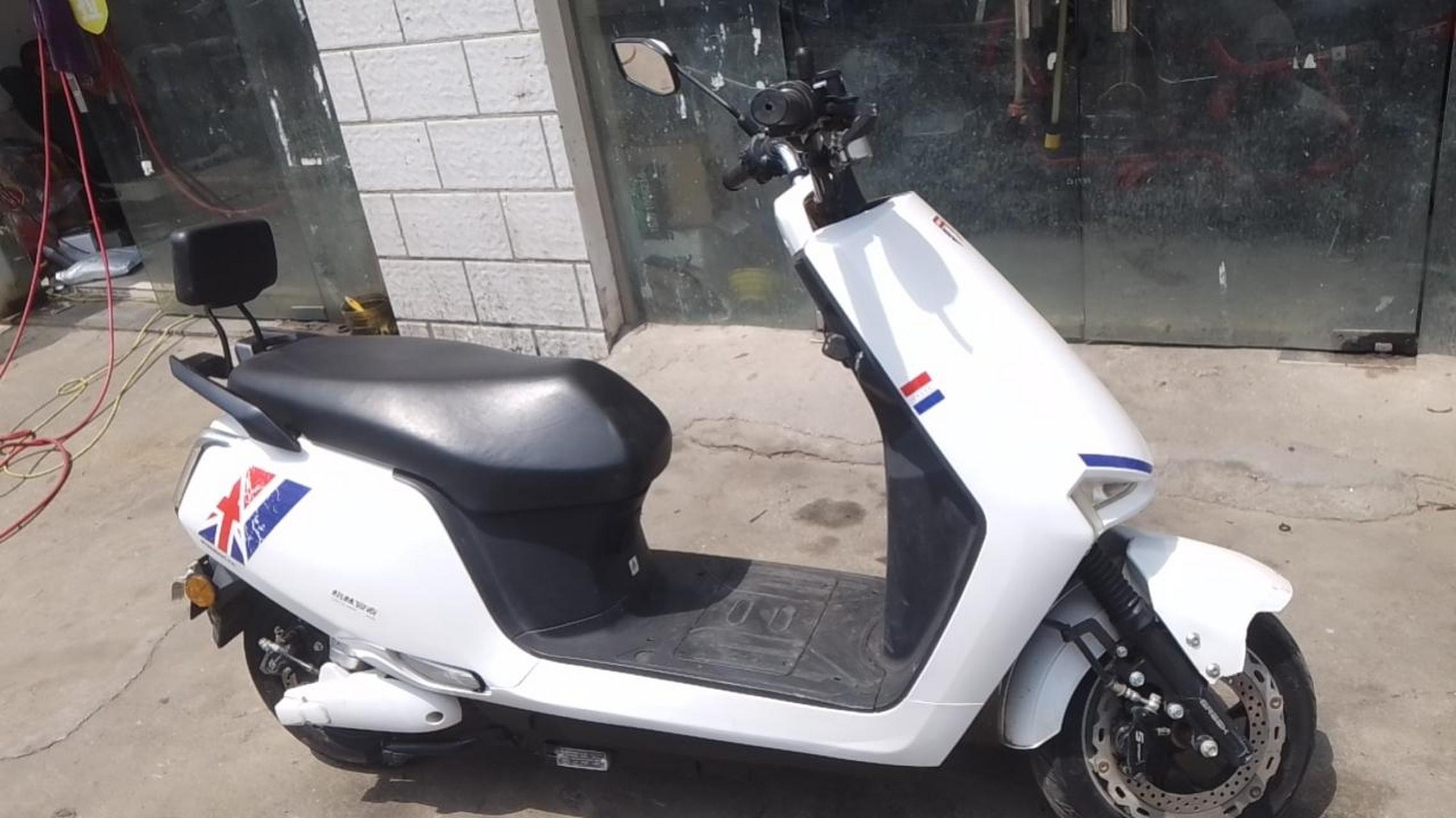 格林豪泰电动车前后碟刹六块电池喜欢的就下手!