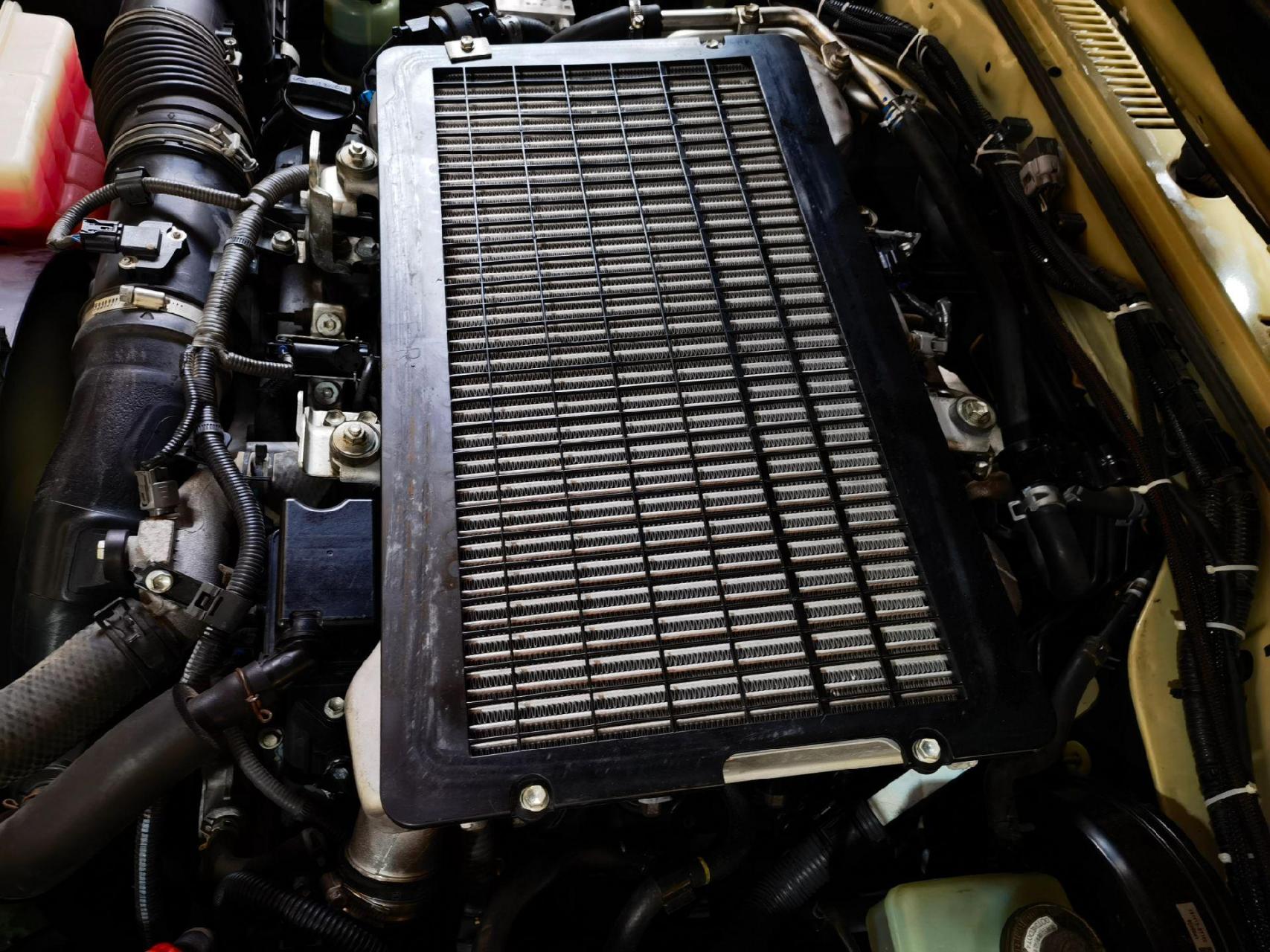 丰田d4d柴油机启动马达更换过程相当复杂