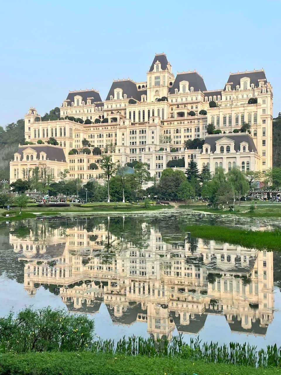 贵阳白宫全景拍摄机位 去白宫可以导航到"花果园湿地公园",图片机位都