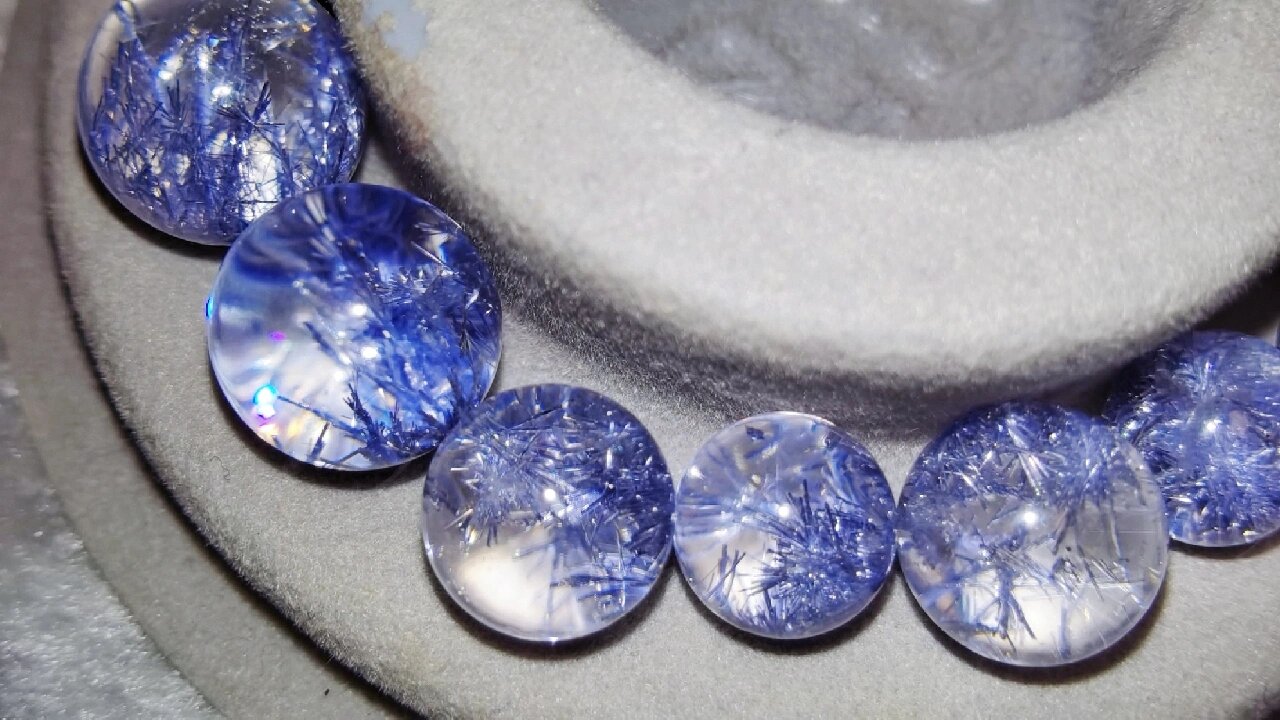 天花板顶级老矿线花款的蓝发晶蓝线石水晶