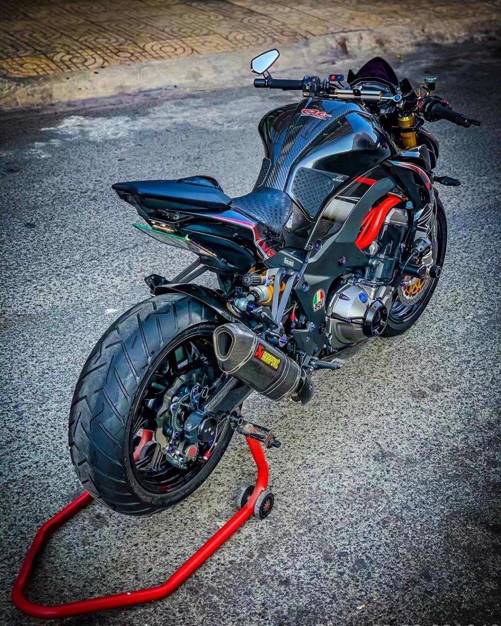 川崎大蟒蛇z1000 继续放毒