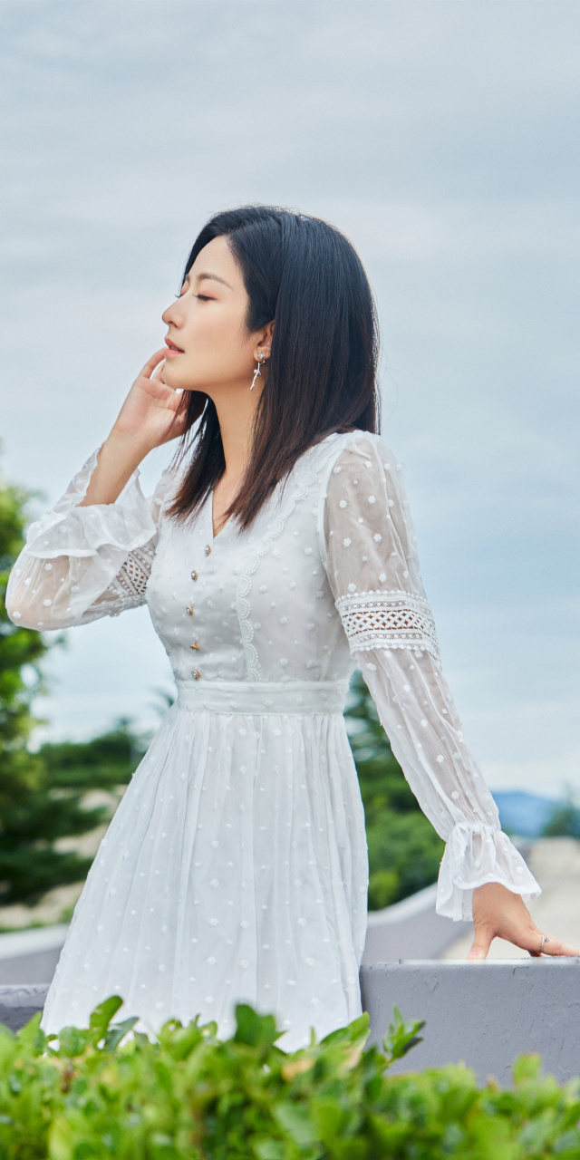 徐百慧纯色纱裙优雅写真壁纸