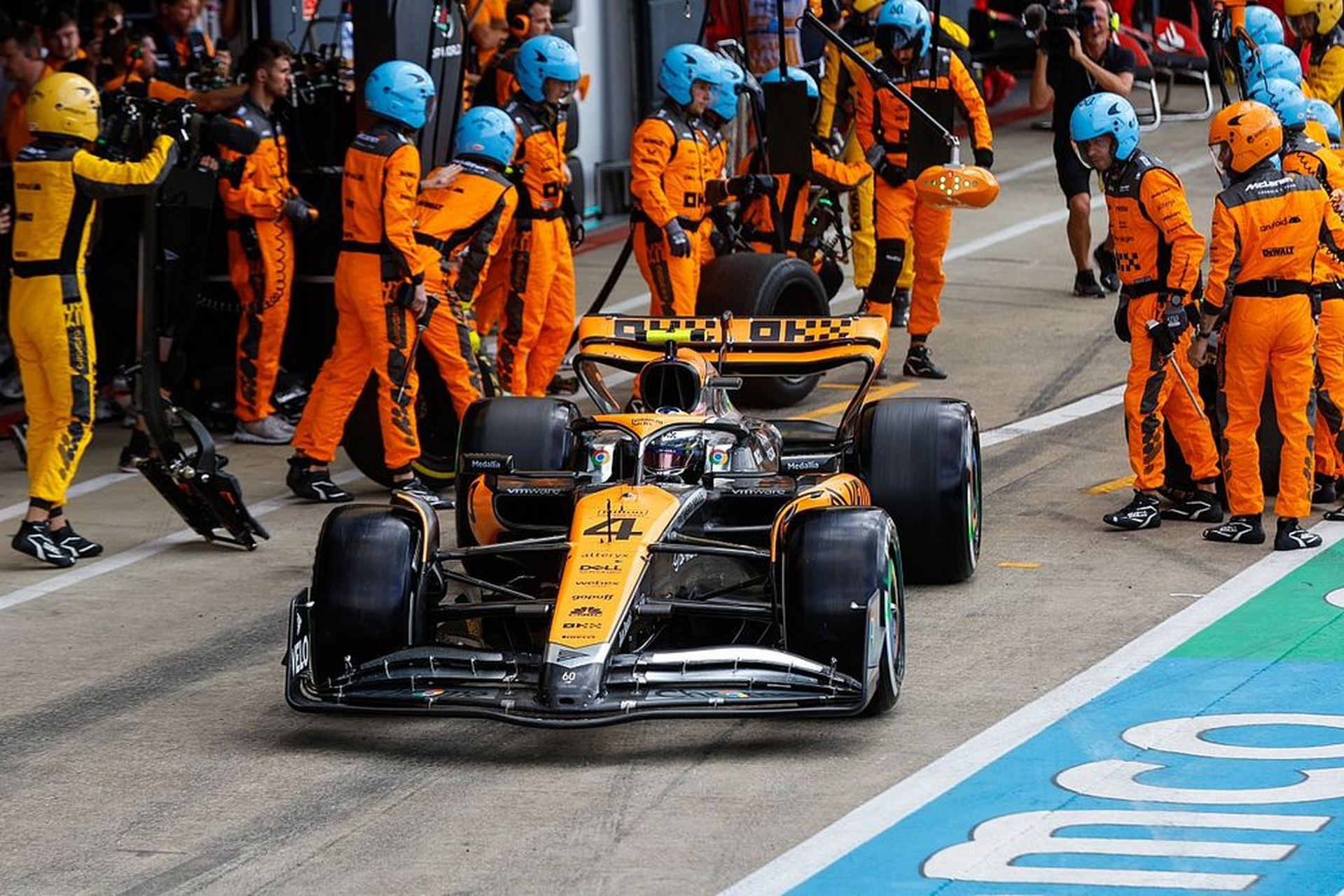 autosport - 迈凯伦车队负责人斯特拉解释说:"在虚拟安全车的情况下