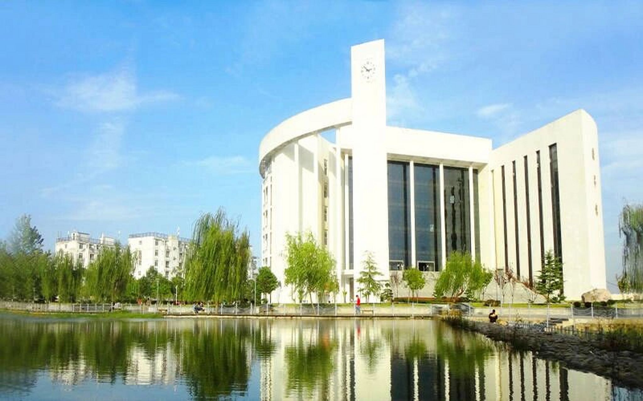 武汉工程职业技术学院入学指南 武汉工程职业技术学院简称武工职,位于