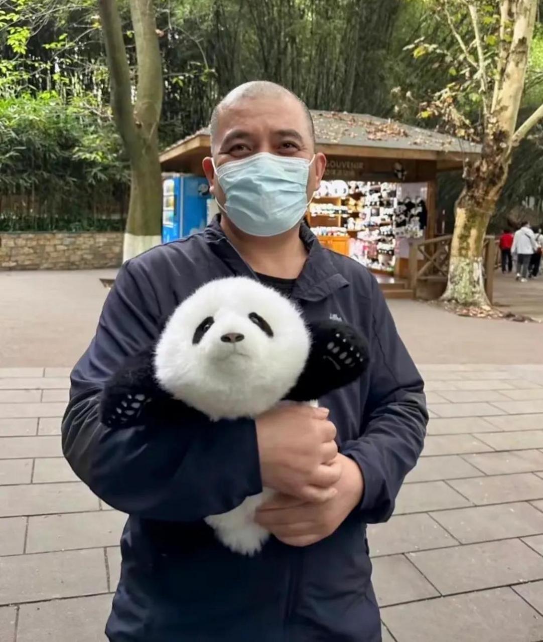 霸王花上线 网友一致认为把花花的名字改成:谭棉花,跟着谭爷爷姓.