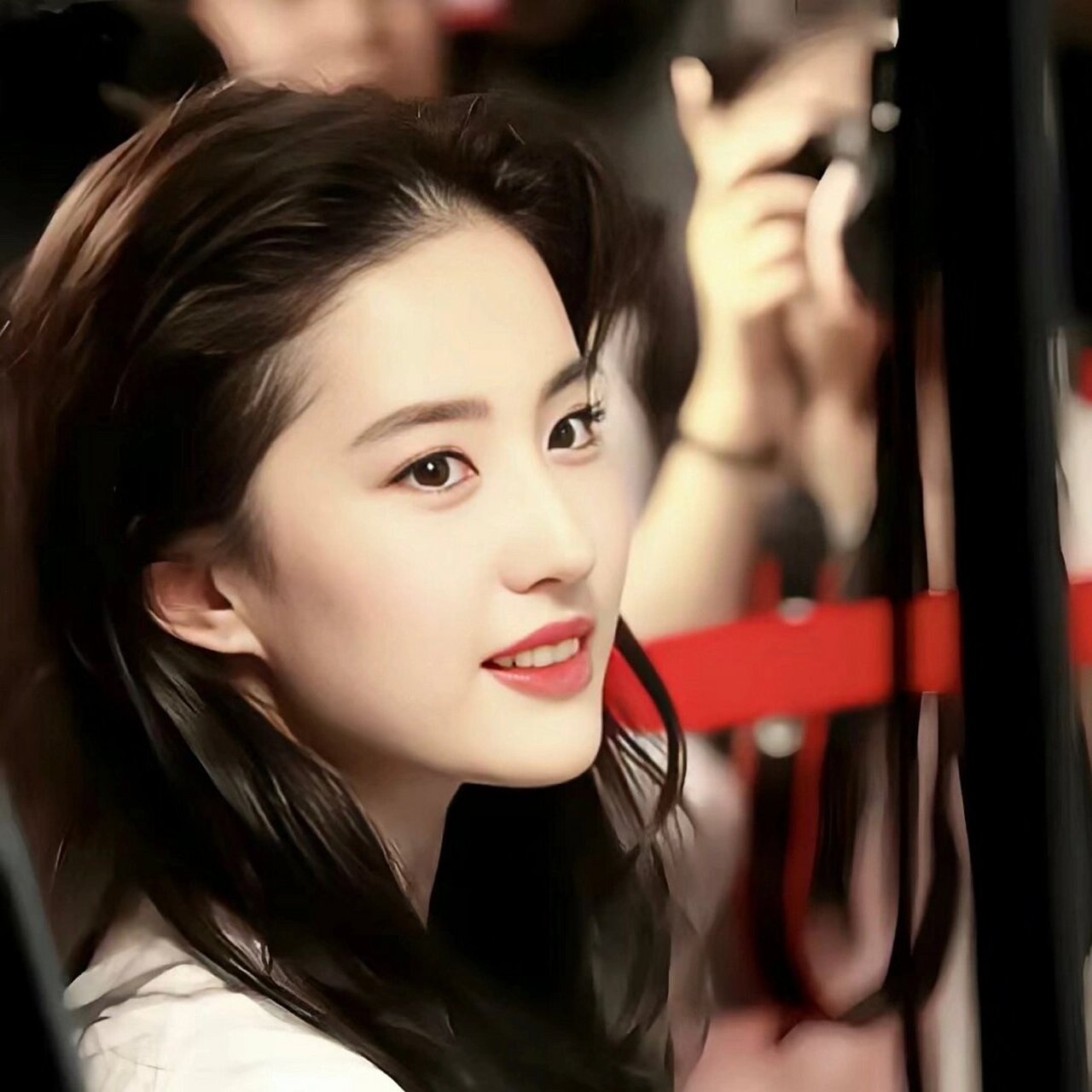 神仙姐姐刘亦菲头像来咯 绝了绝了,神仙姐姐的头像真的巨美巨美  !