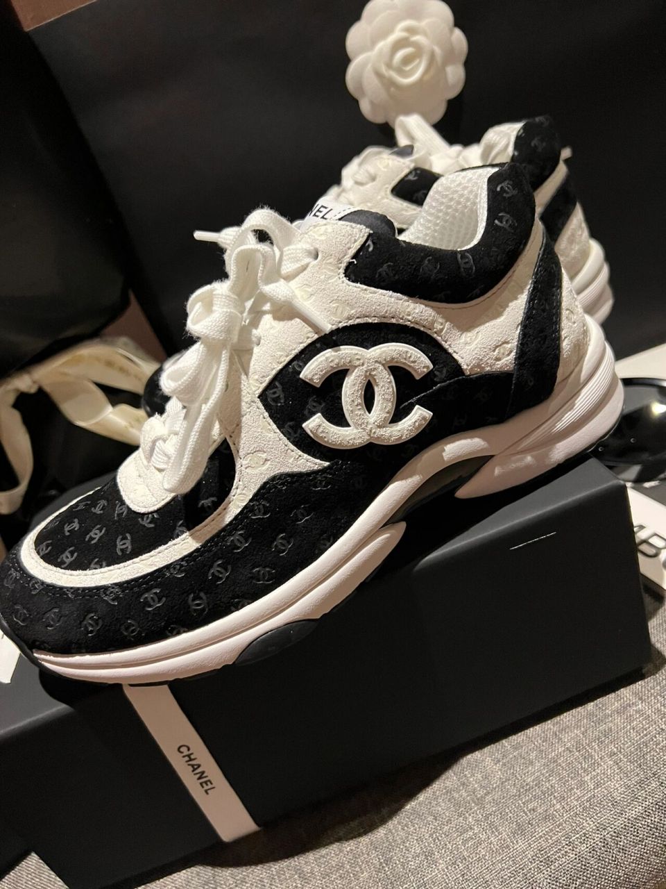 chanel 22a暗纹黑白熊猫鞋 香奈儿中秋 小香家的衣服鞋子有一个很神奇