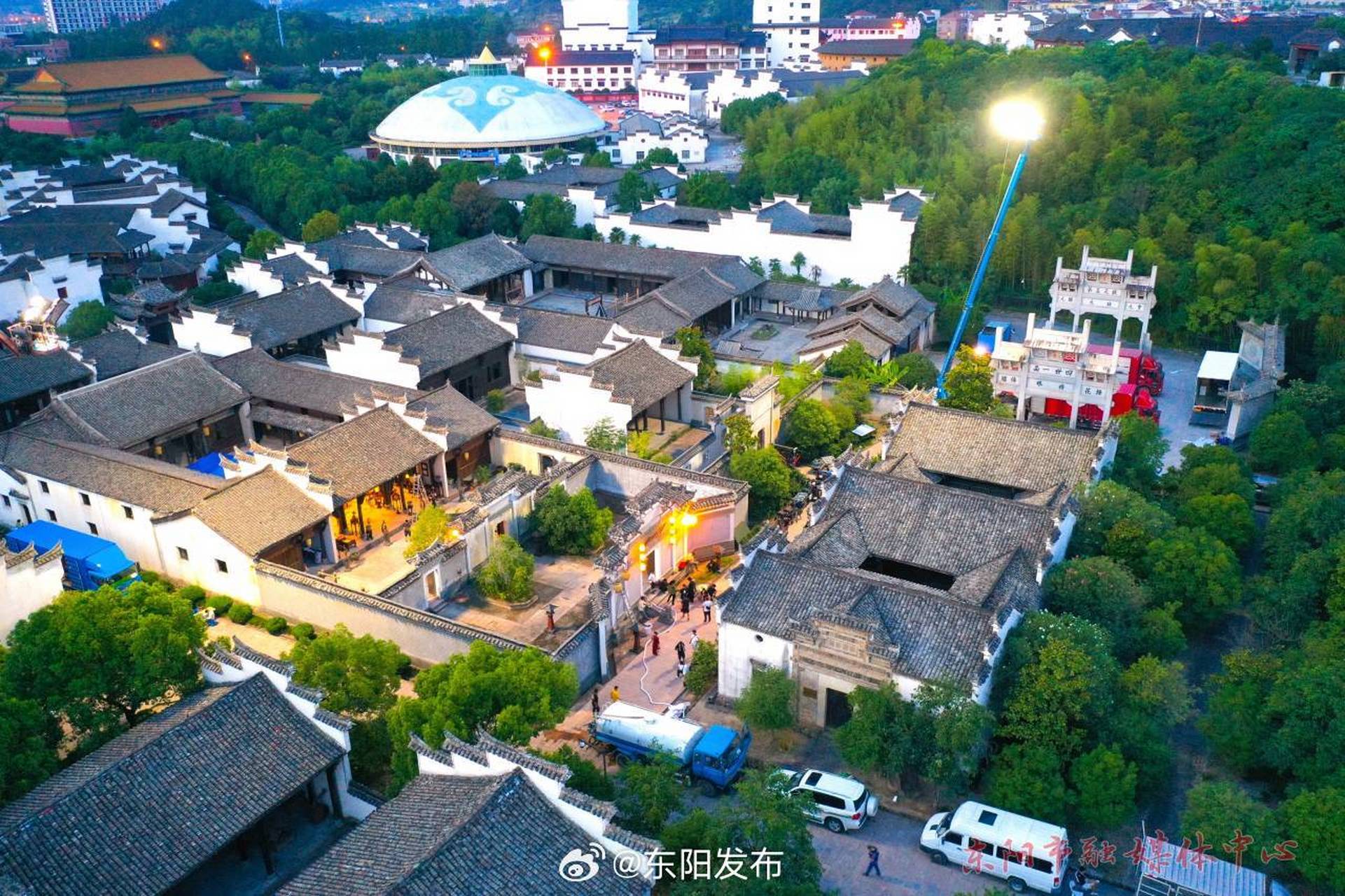 【错时拍摄保进度】夜幕降临,东阳市横店影视城明清民居博览城影视