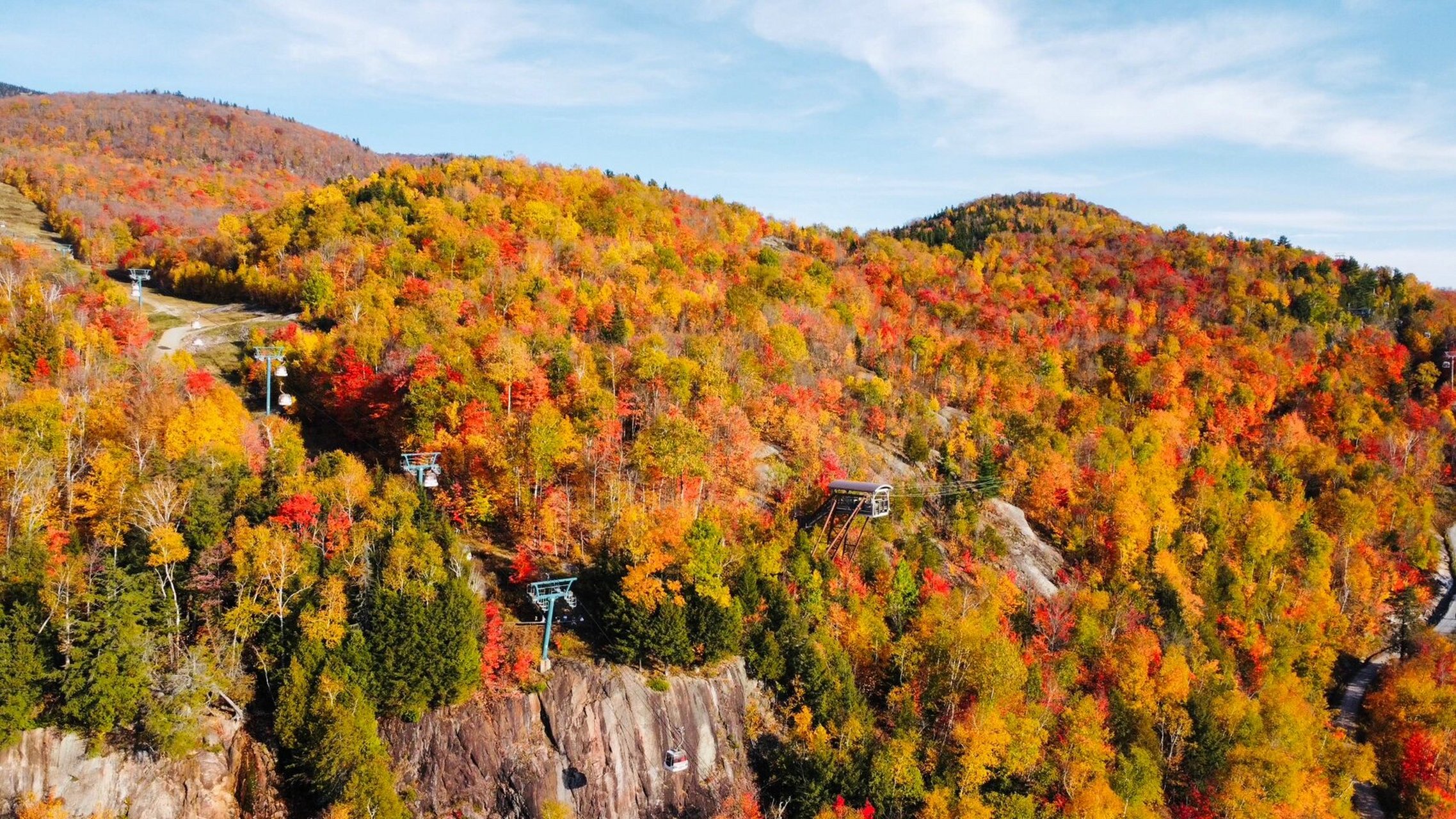 【枫叶大赏】魁北克翠湖山庄mont-tremblant 去年误打误撞的赶上了