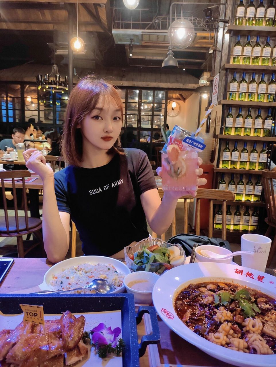 广州探店|闺蜜聚会首选音乐餐酒馆–胡桃里 ·93大学时期至今,胡桃