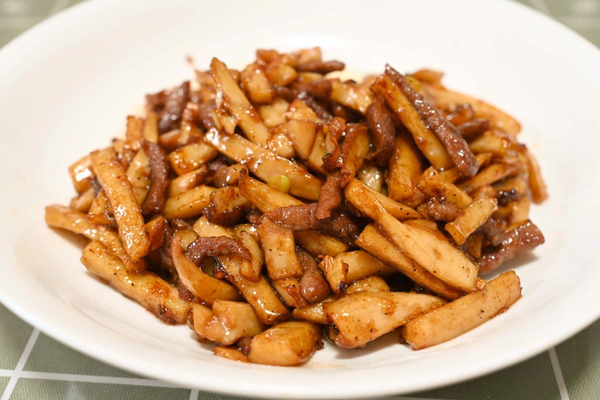 家常菜～杏鲍菇炒牛柳 超级下饭家常菜又又又又来咯,今天和大家分享一