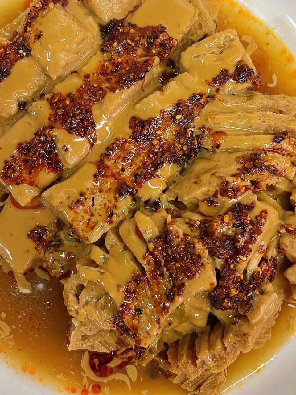 一口爆汁的红油面筋麻辣串!        这方法一定要收藏起来!