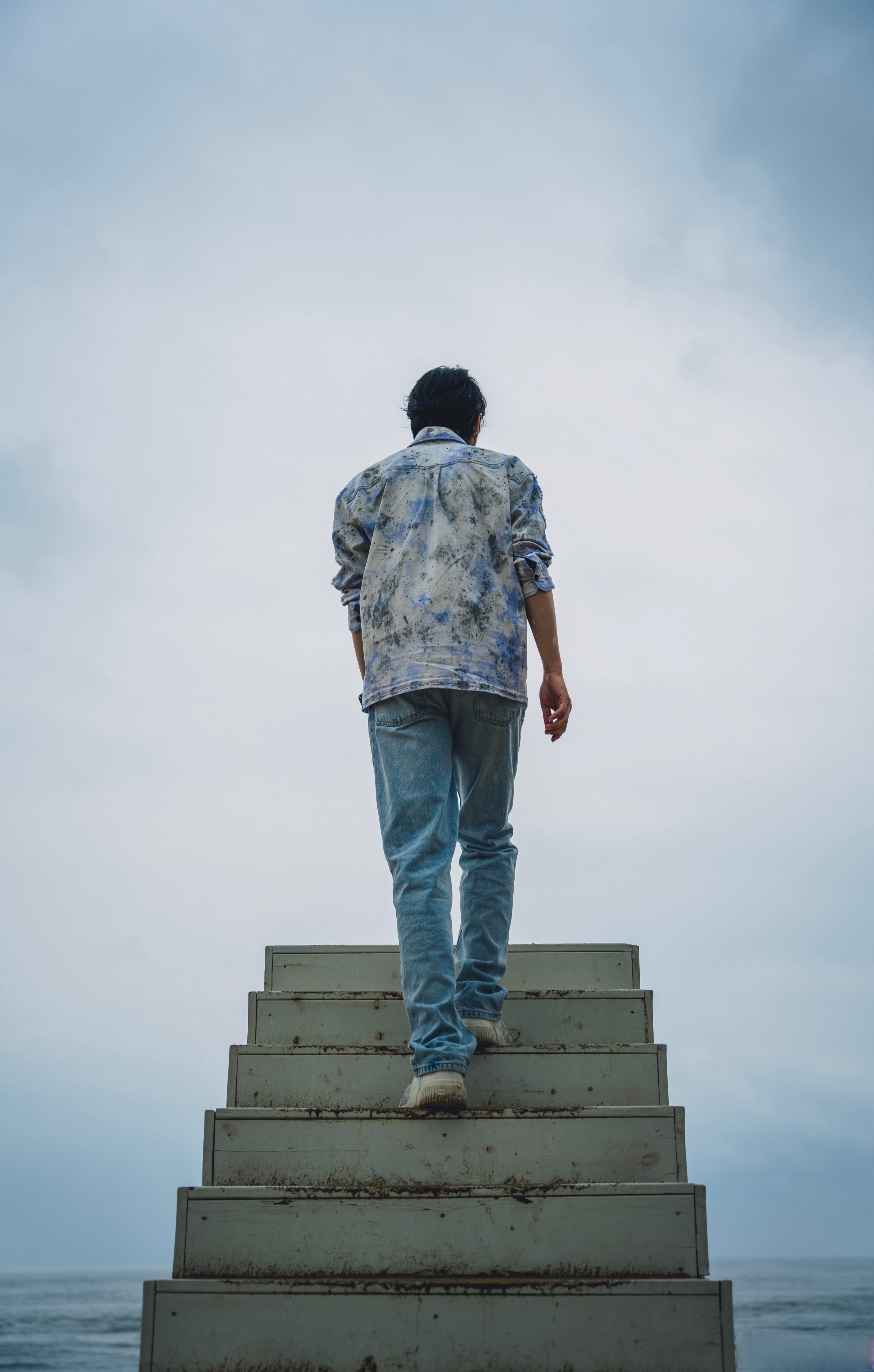 男茫茫人海图片 男 瘦小背影秋天风景图拍背影男生人物背景图片男生背