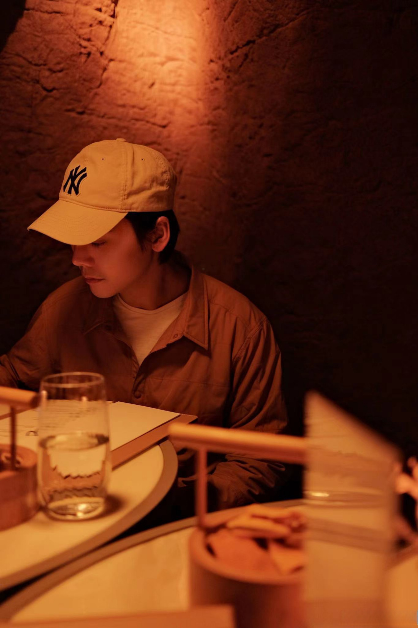 陈伟霆侧颜 @陈伟霆 更新微博,配一张侧颜帅照,不得不说饱饱的侧颜骀