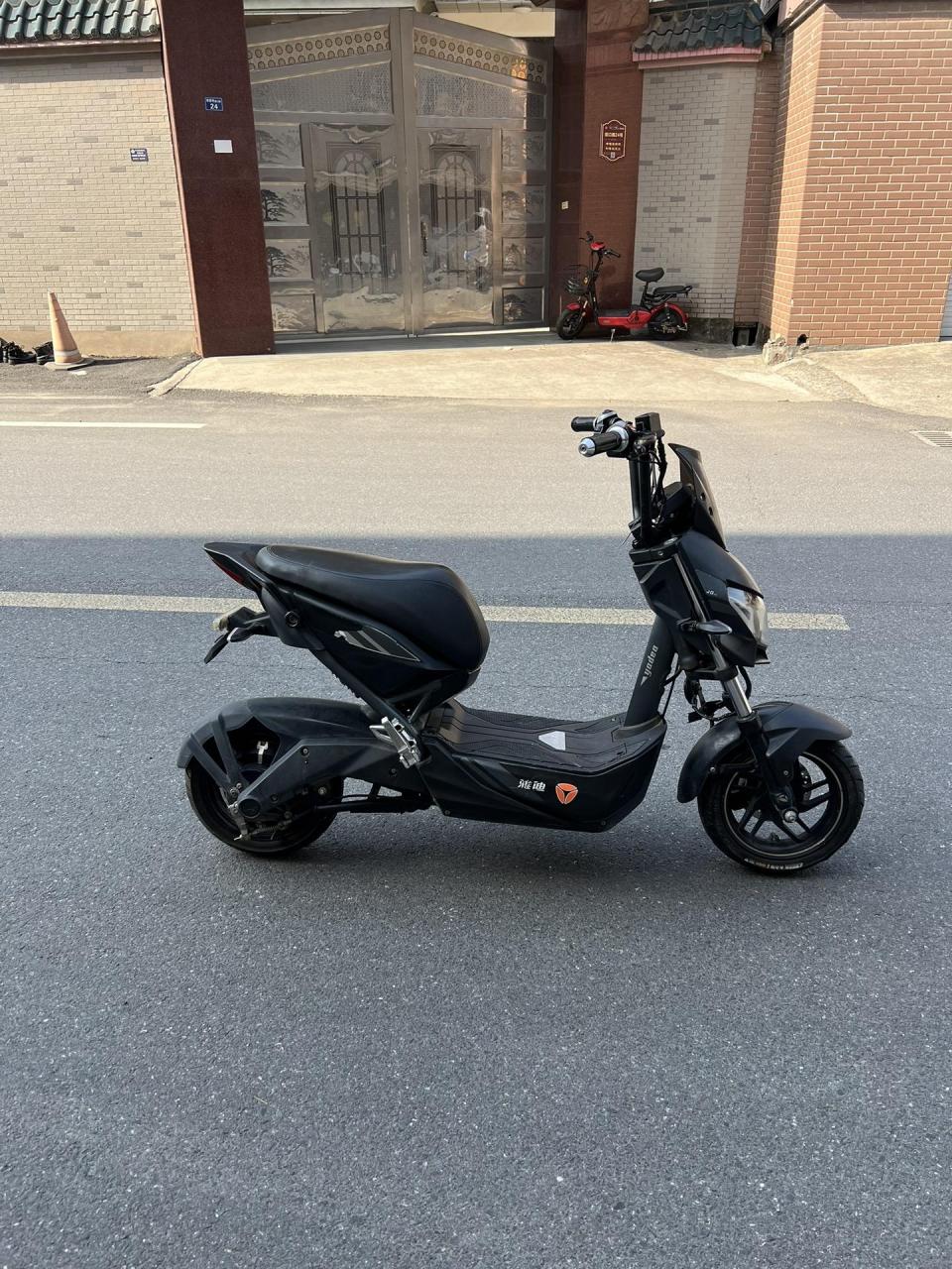 精品 雅迪战警72v车架高速电摩  可以置换  喜欢的速度