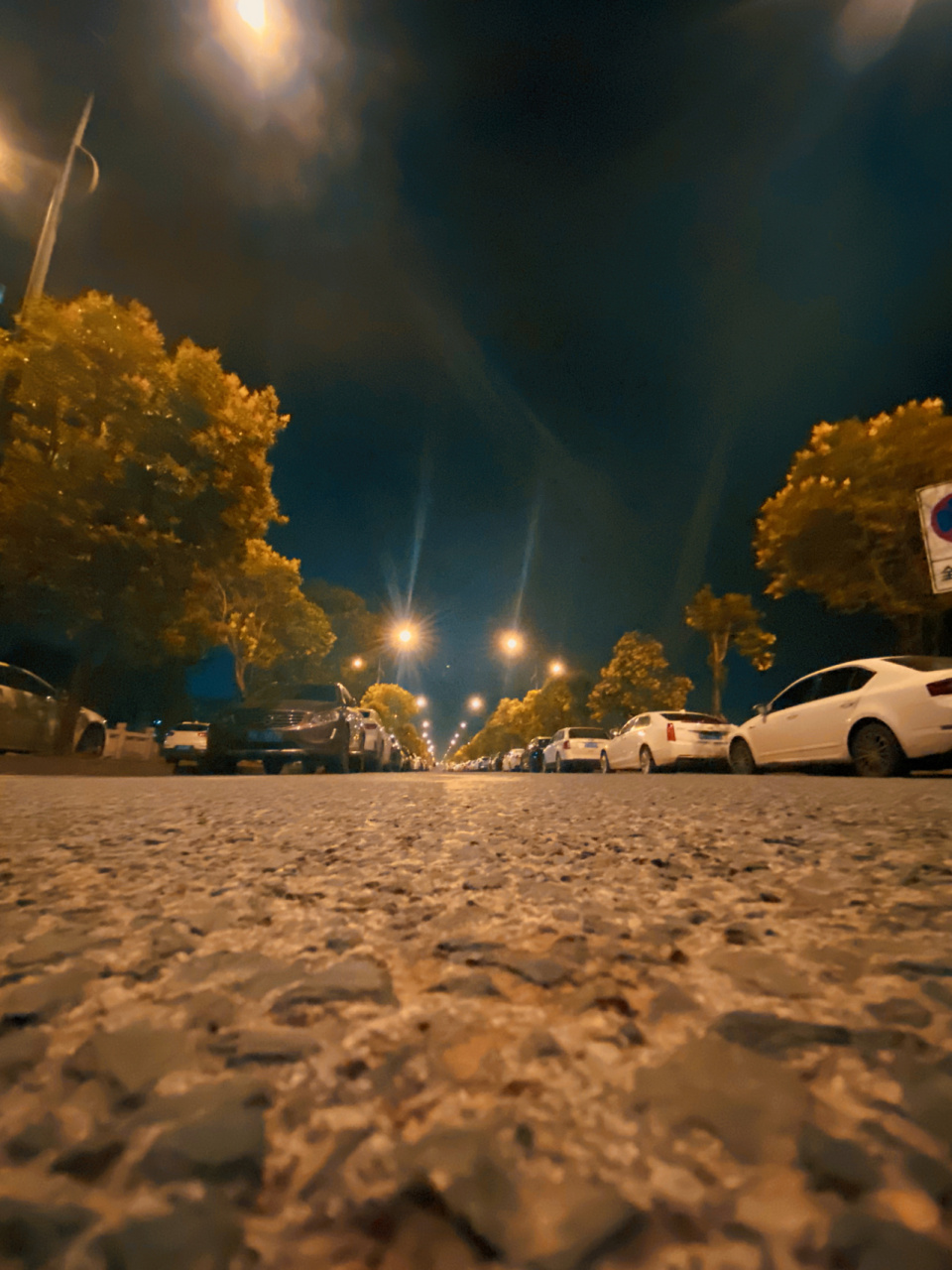 一个人街景夜景图片图片