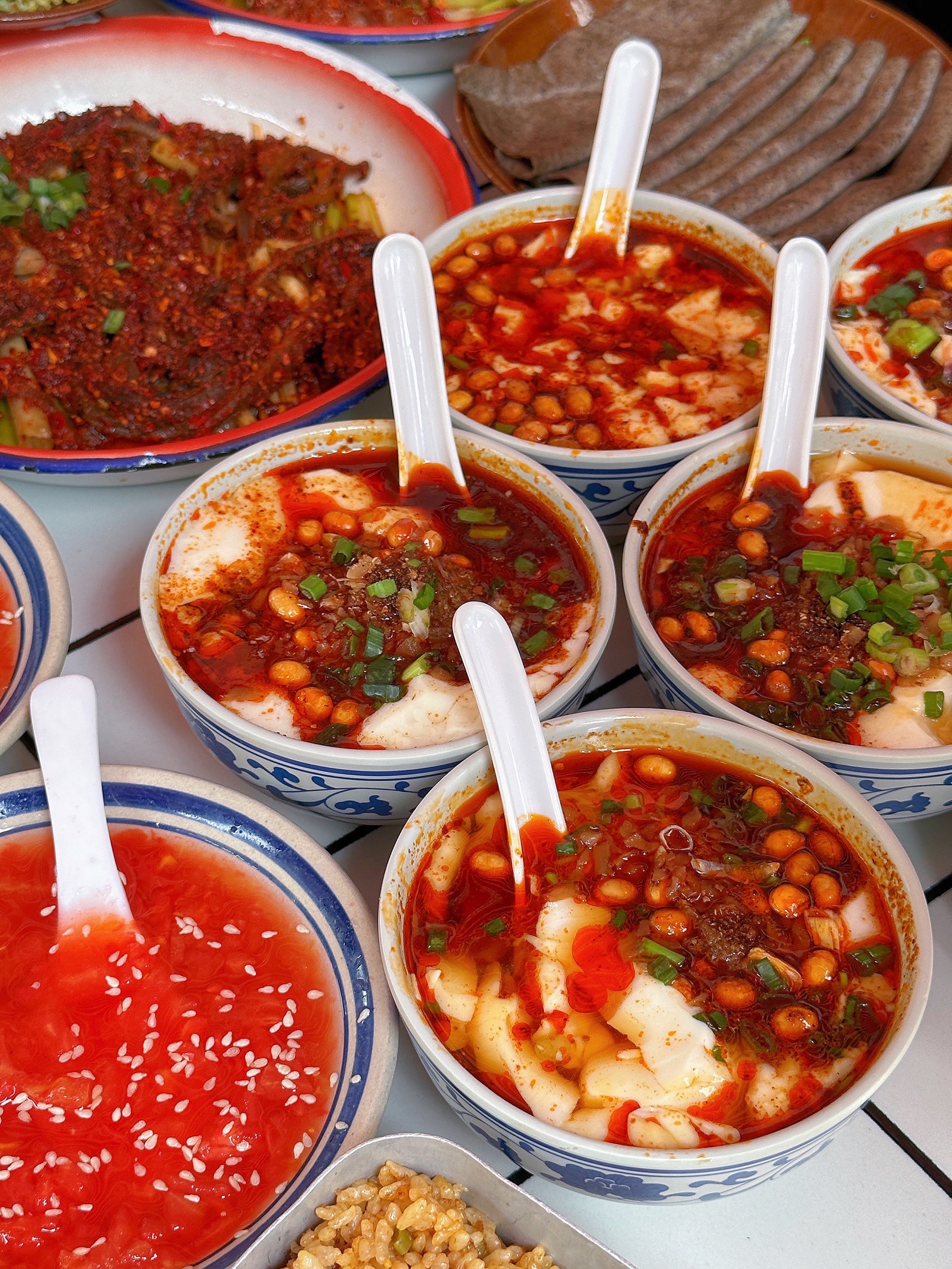 先收藏!五一来成都一定要吃的麻辣咸豆花!