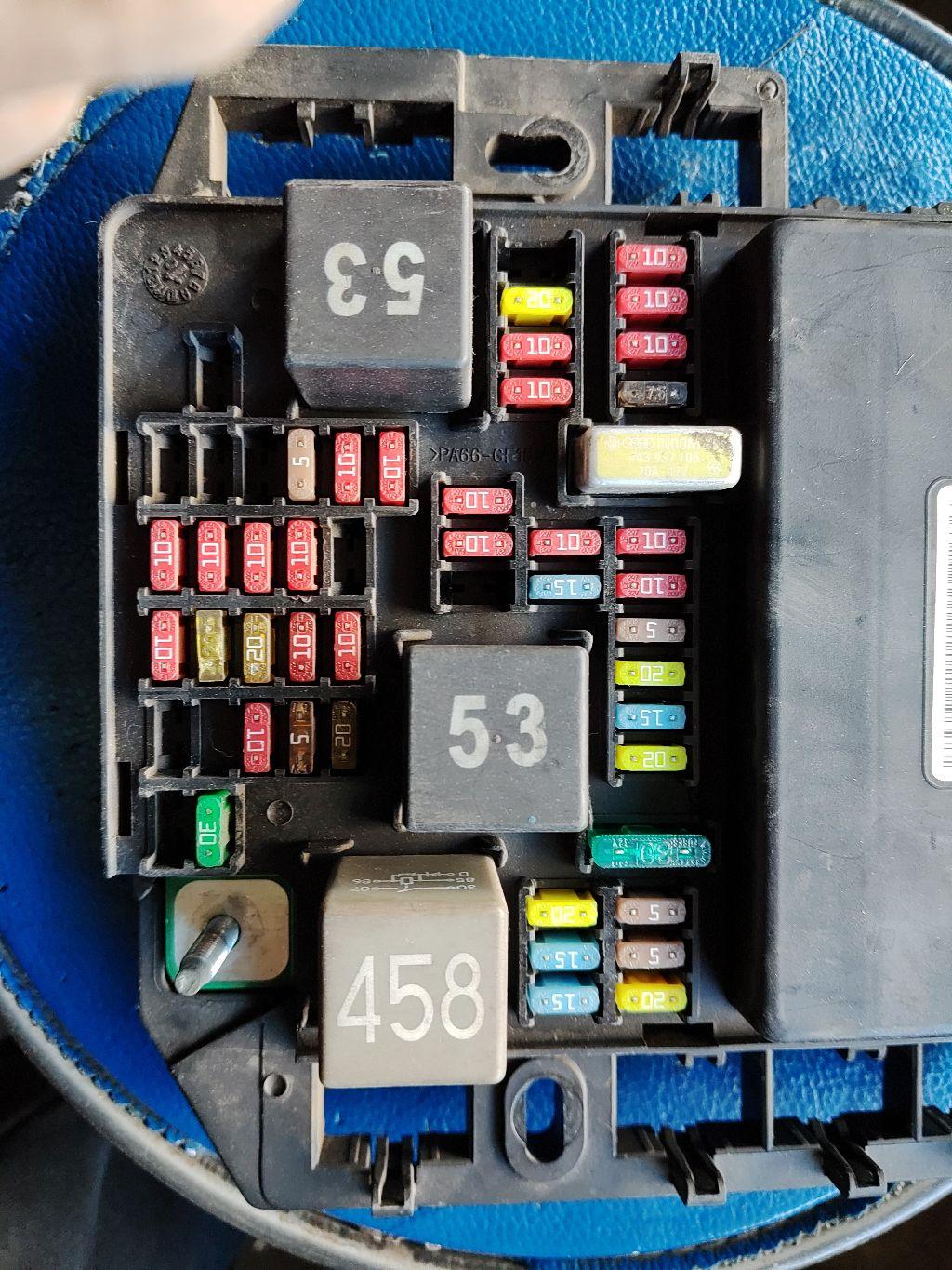 捷达没有右转向灯,车身电脑损坏,右转向继电器更换