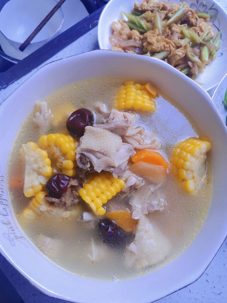 高压锅炖鸡汤 鸡肉洗净 冷水下锅 姜片 料酒 焯水捞出冷水冲洗 鸡肉