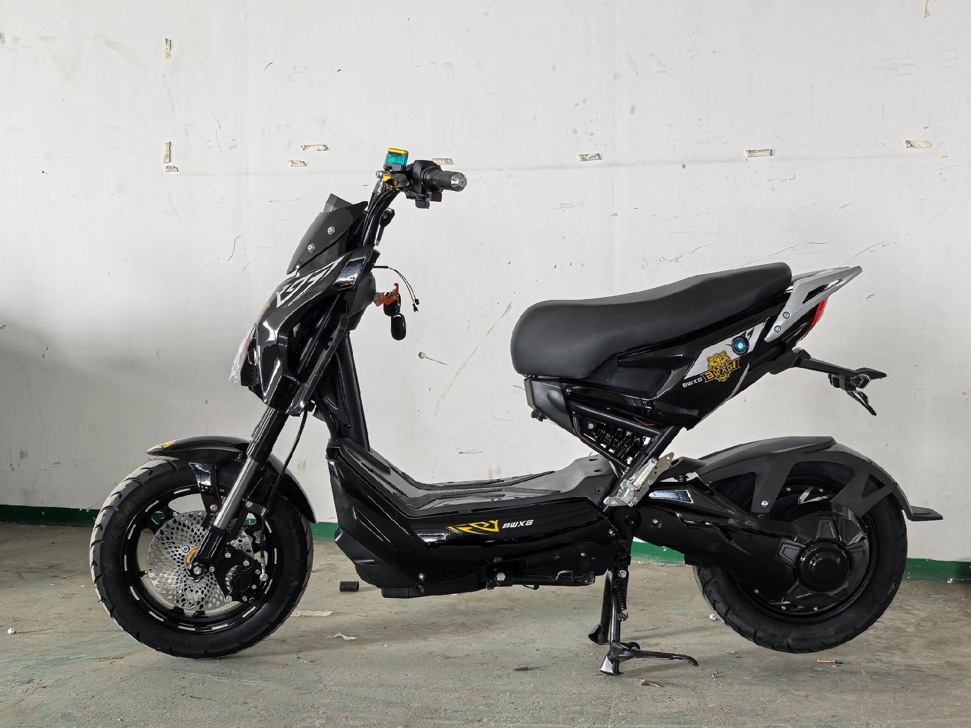 新款战警电动车