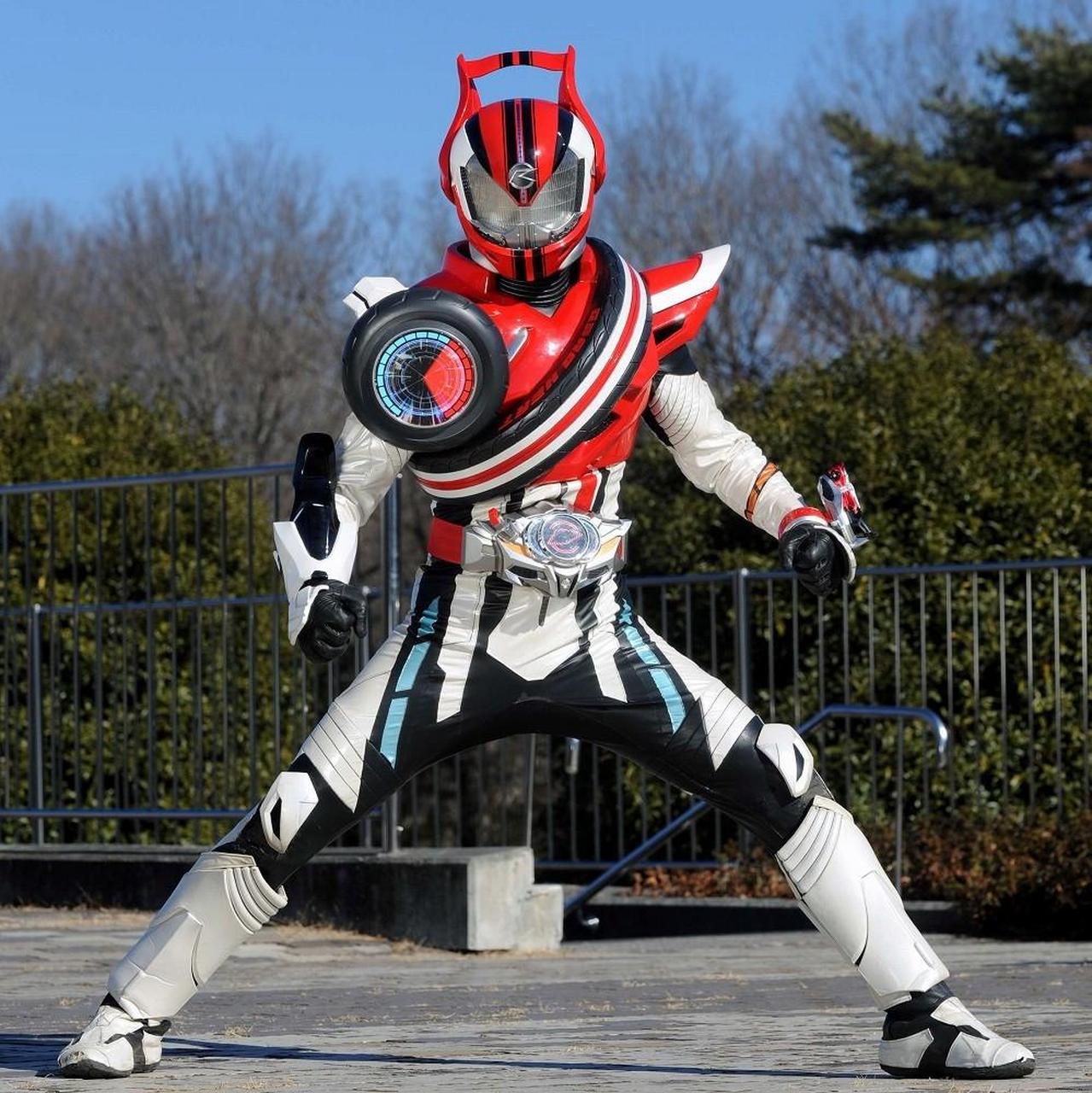 平成第十六位骑士驰骑及副骑(个人喜欢)封面假面骑士驰骑,图二驰骑