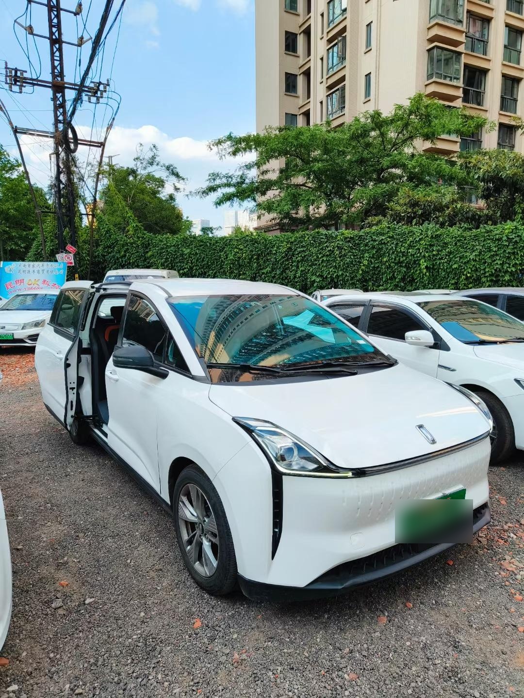 一汽奔腾电车自动门 23年落户的一汽奔腾nat 5座mpv,配备电动侧滑门