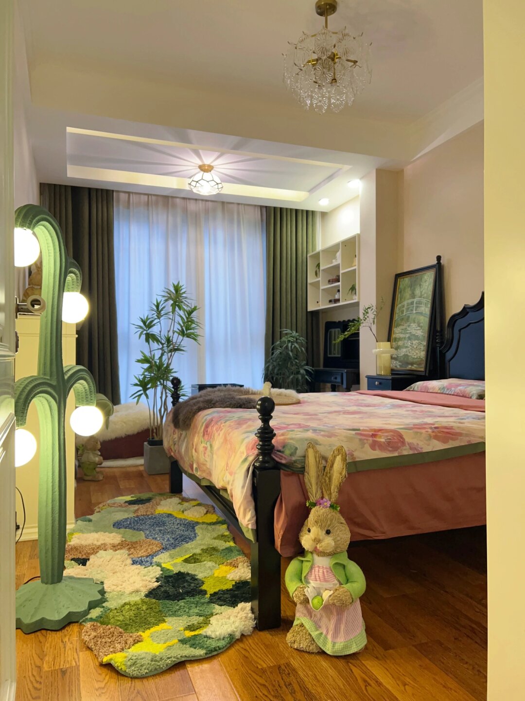 指指点点～ 喜欢自然系的家居搭配,周围都是喜爱的事物,复古的装饰画