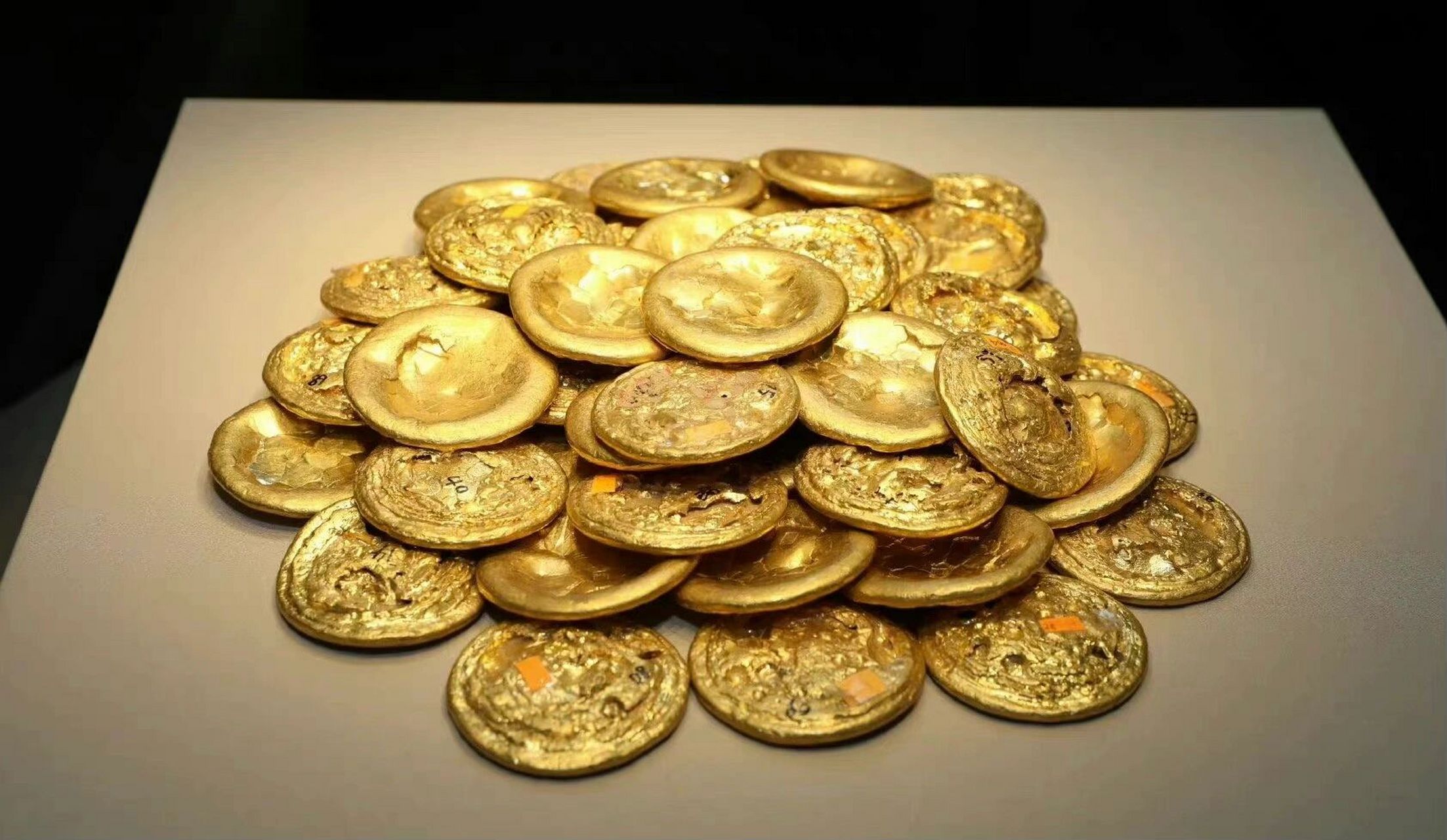 当假汉代的兵看到真正的汉代金饼 第一张好友古汉伍辞摄于陕西历史