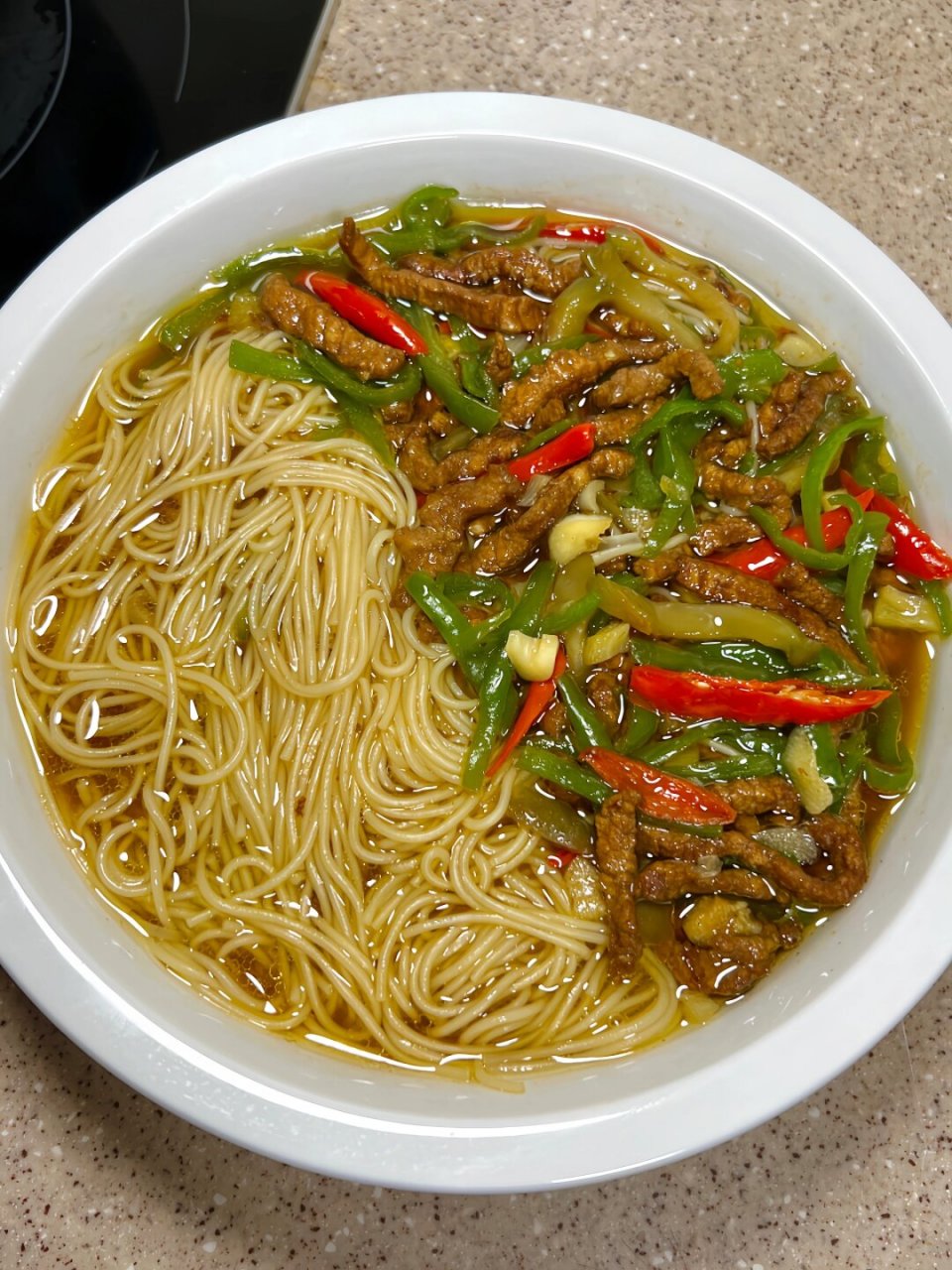 榨菜肉丝面～ 冬天的早上我就喜欢吃一碗热腾腾的汤面90吃完整个人