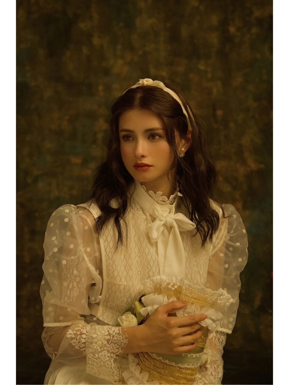 中俄混血美女 复古法式穿搭真的很合适她 	 完全get了她的美 周末也要